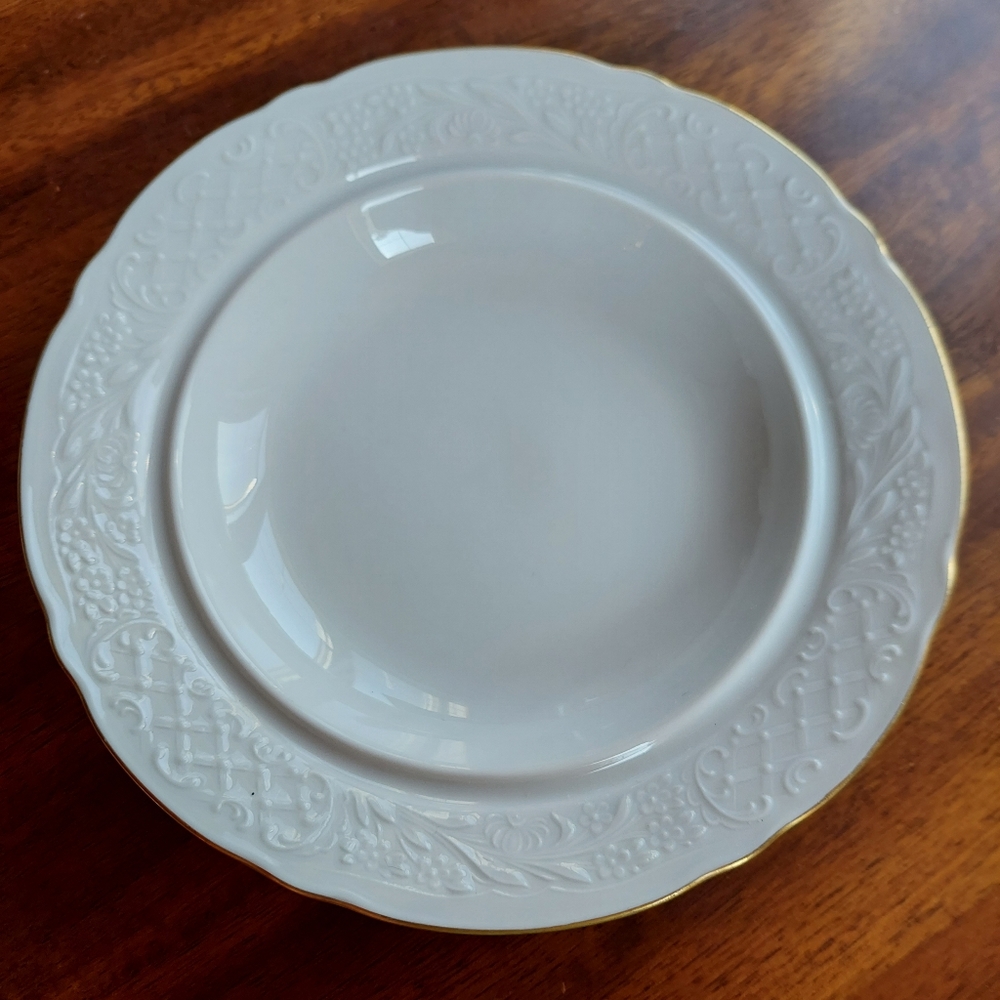 Dresden Oscar De La Renta Small Plate 7.5 Inch EUC White Floral Gold Rim UH 002